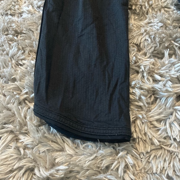 EUC! Lululemon capris 4 - Picture 4 of 9